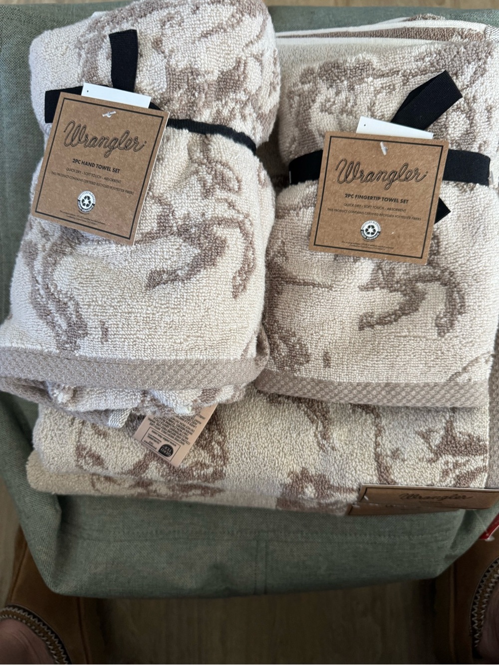 Wrangler Neutral running horses Pattern bath/hand/fingertip towel set
